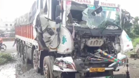 West Bengal Accident: हावड़ा में वाहन चेकिंग के दौरान ट्रेलर के धक्के से एमवीआइ अधिकारी समेत तीन की मौत.